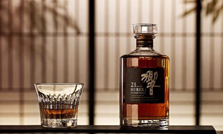 Hibiki 21 năm là một dòng whisky cao cấp, đạt nhiều giải thưởng quốc tế